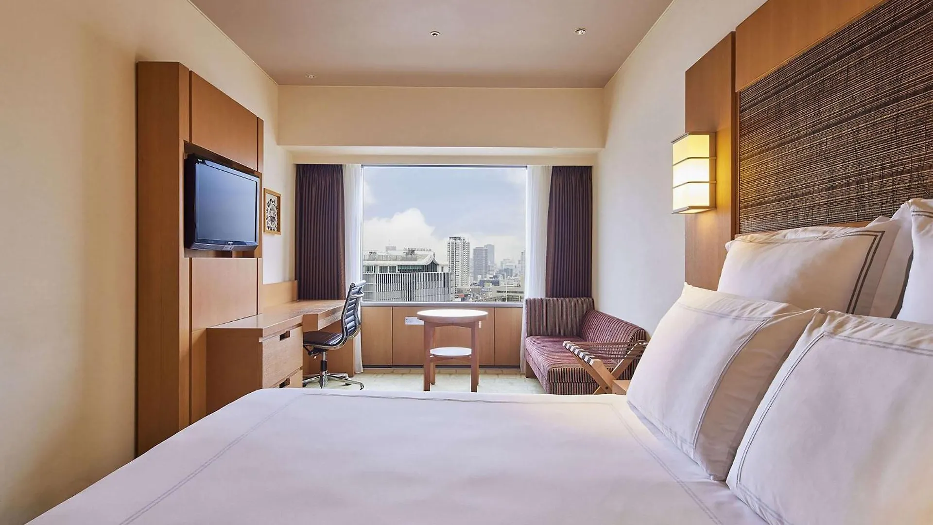 Swissotel Nankai Osaka 5*,  Japón