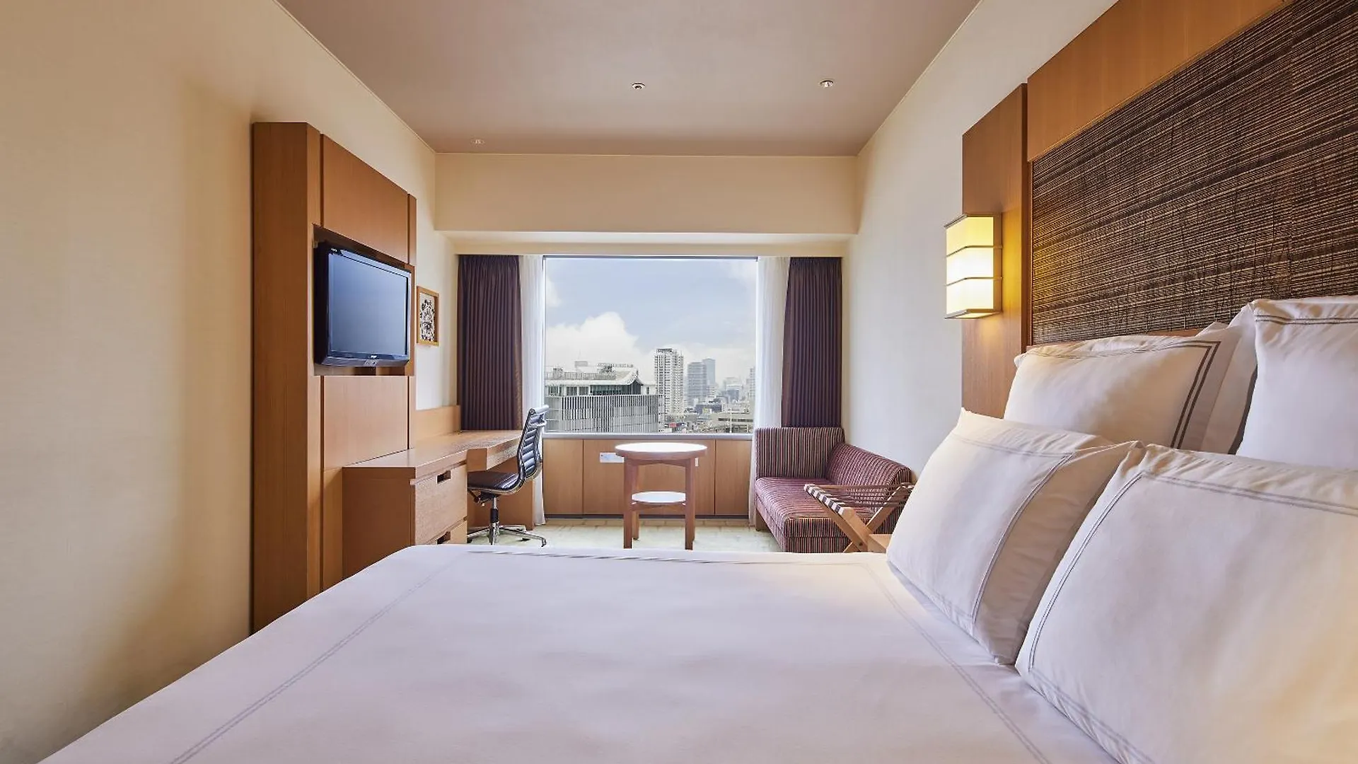 Swissotel Nankai Osaka 5*,  Japón
